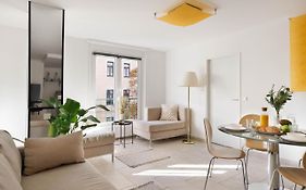 Bright & Cozy 3 Room Apartment Near Everything